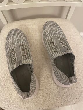 Women's Gray Slip-On Knit Sneakers with Elastic Lacing